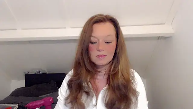 Snapshot of roxanna24 chatting on 03/12/26, 07:18 roxanna24 online show from 03/12/26, 07:18