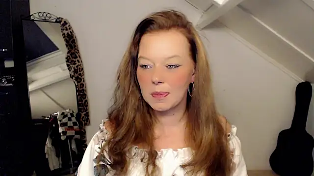 Snapshot of roxanna24 chatting on 03/14/26, 09:10 roxanna24 online show from 03/14/26, 09:10