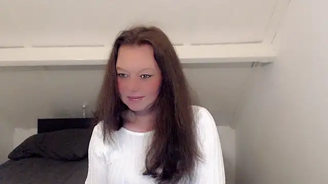 Snapshot of roxanna24 chatting on 02/28/26, 10:31 roxanna24 online show from 02/28/26, 10:31