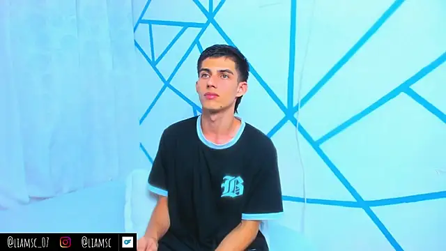 Snapshot of liam_scott77 chatting on 10/06/25, 01:51 liam scott77 online show from 10/06/25, 01:51
