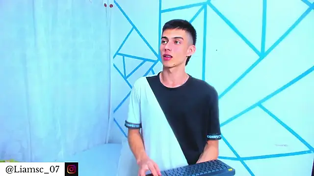 liam scott77 online show from 12/20/25, 11:29