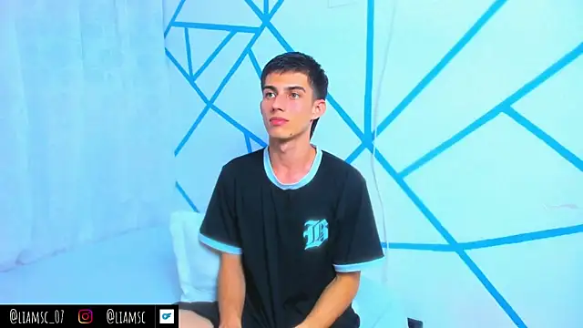 Snapshot of liam_scott77 chatting on 10/06/25, 09:59 liam scott77 online show from 10/06/25, 09:59