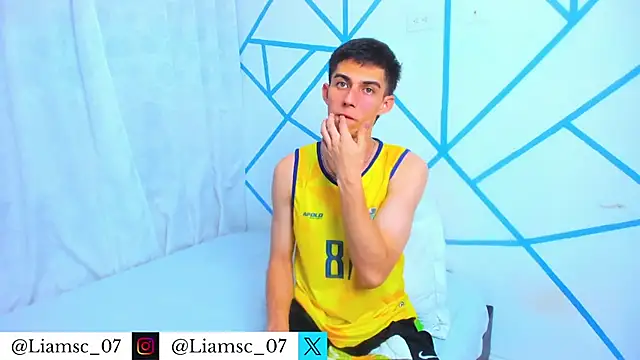 Snapshot of liam_scott77 chatting on 11/30/25, 11:27 liam scott77 online show from 11/30/25, 11:27