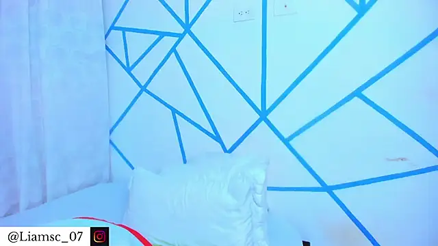 Snapshot of liam_scott77 chatting on 12/04/25, 01:04 liam scott77 online show from 12/04/25, 01:04