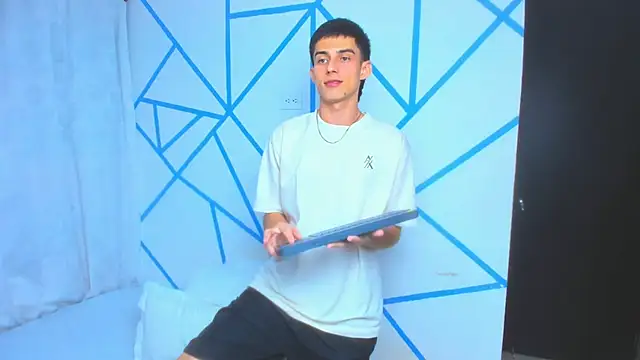 Snapshot of liam_scott77 chatting on 11/02/25, 11:54 liam scott77 online show from 11/02/25, 11:54