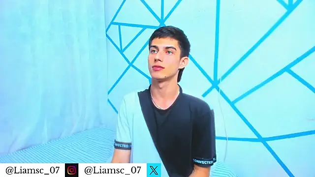 Snapshot of liam_scott77 chatting on 11/14/25, 01:42 liam scott77 online show from 11/14/25, 01:42