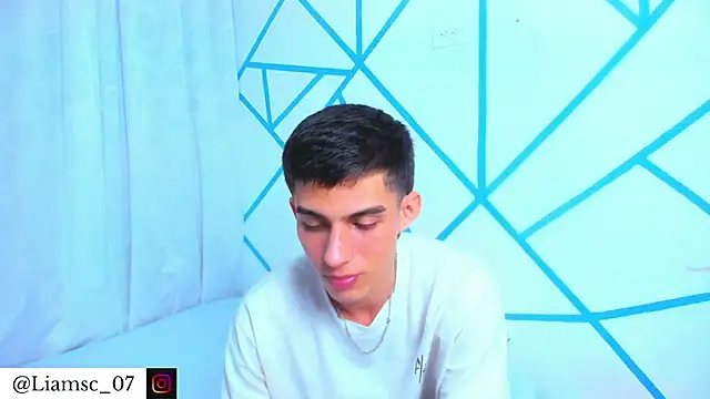 Snapshot of liam_scott77 chatting on 11/29/25, 10:10 liam scott77 online show from 11/29/25, 10:10