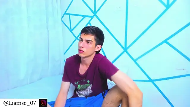 Snapshot of liam_scott77 chatting on 12/18/25, 02:38 liam scott77 online show from 12/18/25, 02:38