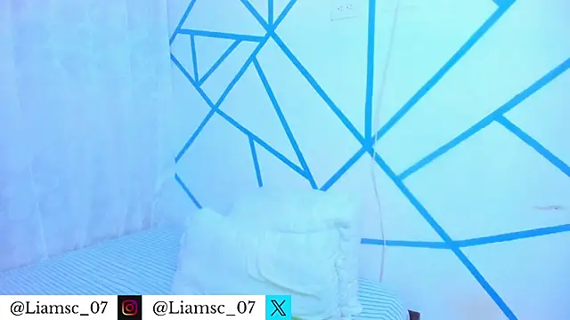 Snapshot of liam_scott77 chatting on 11/17/25, 10:58 liam scott77 online show from 11/17/25, 10:58