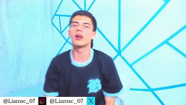 Snapshot of liam_scott77 chatting on 11/11/25, 10:04 liam scott77 online show from 11/11/25, 10:04