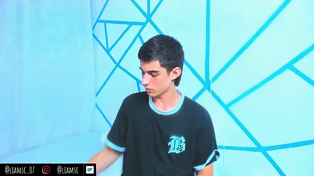 Snapshot of liam_scott77 chatting on 10/24/25, 08:08 liam scott77 online show from 10/24/25, 08:08