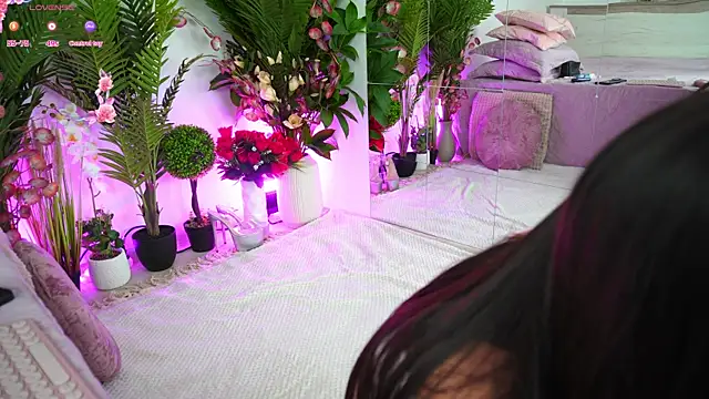 Snapshot of EmilyHudsson_1 chatting on 03/16/25, 06:01 EmilyHudsson 1 online show from 03/16/25, 06:01