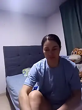 Snapshot of renata_hot1 chatting on 03/18/25, 01:57 renata hot1 online show from 03/18/25, 01:57
