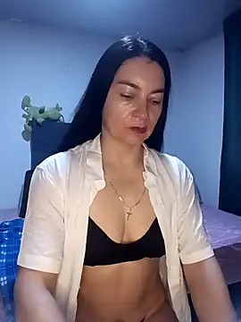 Snapshot of renata_hot1 chatting on 10/11/25, 01:28 renata hot1 online show from 10/11/25, 01:28
