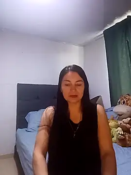 Snapshot of renata_hot1 chatting on 03/18/25, 07:44 renata hot1 online show from 03/18/25, 07:44