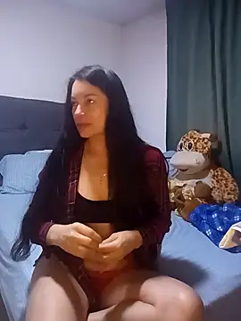 Snapshot of renata_hot1 chatting on 03/18/25, 10:48 renata hot1 online show from 03/18/25, 10:48