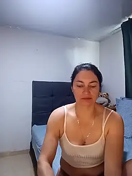 Snapshot of renata_hot1 chatting on 03/20/25, 07:14 renata hot1 online show from 03/20/25, 07:14