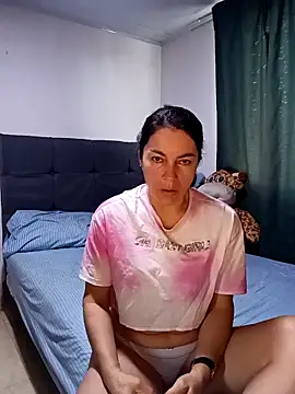Snapshot of renata_hot1 chatting on 03/15/25, 07:38 renata hot1 online show from 03/15/25, 07:38