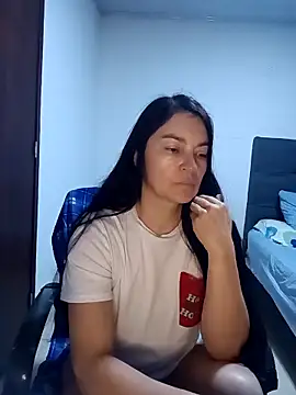 Snapshot of renata_hot1 chatting on 03/04/25, 01:45 renata hot1 online show from 03/04/25, 01:45