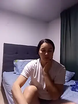 Snapshot of renata_hot1 chatting on 03/23/25, 02:37 renata hot1 online show from 03/23/25, 02:37