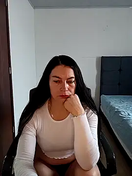 Snapshot of renata_hot1 chatting on 03/14/25, 03:47 renata hot1 online show from 03/14/25, 03:47