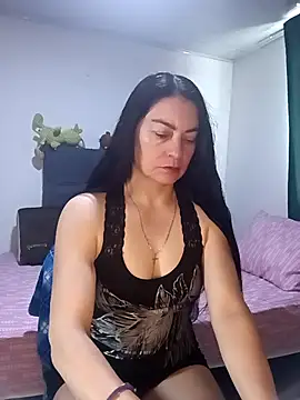 Snapshot of renata_hot1 chatting on 10/17/25, 06:10 renata hot1 online show from 10/17/25, 06:10
