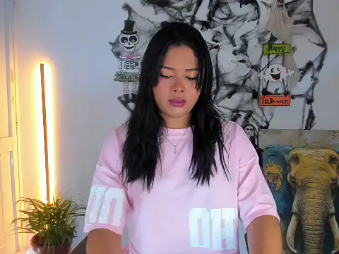 Snapshot of nairobbits chatting on 09/28/25, 02:35 nairobbits online show from 09/28/25, 02:35