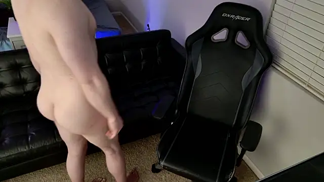 Snapshot of BlueEyedTallGuy94 chatting on 02/19/26, 09:17 BlueEyedTallGuy94 online show from 02/19/26, 09:17