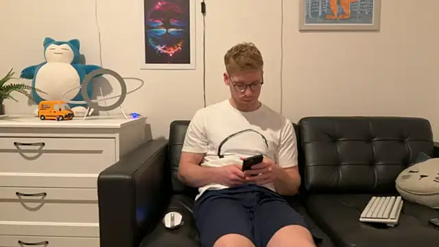 BlueEyedTallGuy94 online show from 12/14/24, 10:50