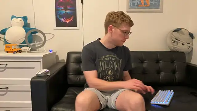 BlueEyedTallGuy94 online show from 12/31/24, 01:57