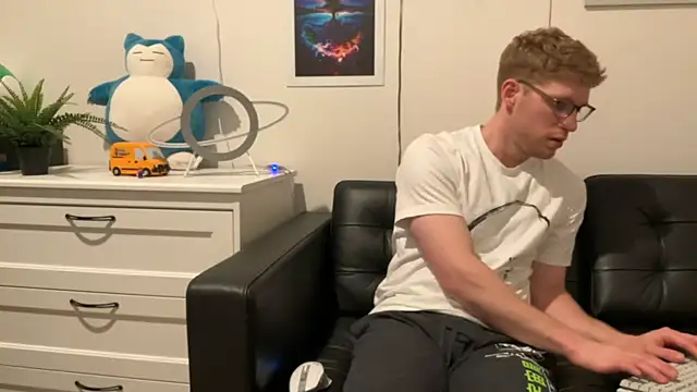 BlueEyedTallGuy94 online show from 12/15/24, 04:40