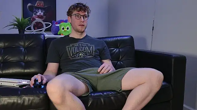 BlueEyedTallGuy94 online show from 10/28/25, 01:06