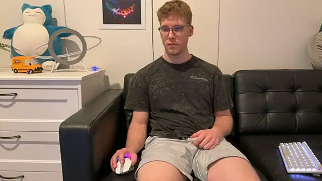 BlueEyedTallGuy94 online show from 12/24/24, 07:28