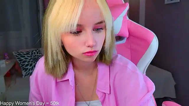 b4by LoL1 online show from 03/08/26, 03:26