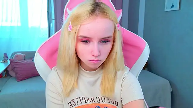 b4by LoL1 online show from 02/28/26, 08:36