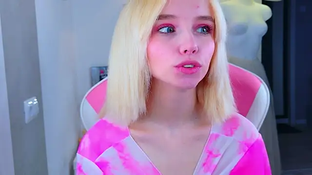 b4by LoL1 online show from 04/14/26, 05:23