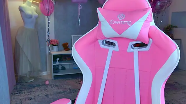 b4by LoL1 online show from 11/28/25, 05:46