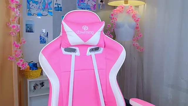 b4by LoL1 online show from 05/10/26, 03:14