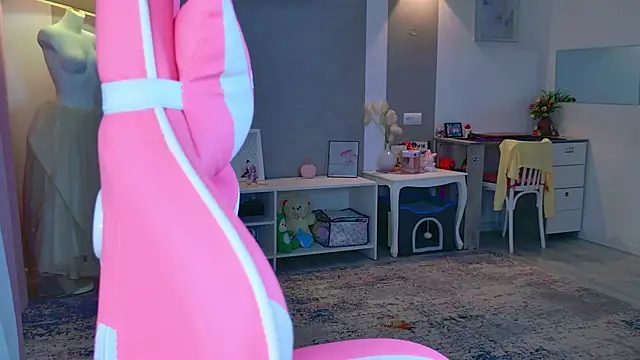 b4by LoL1 online show from 11/30/25, 01:45