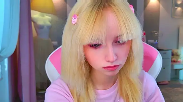 b4by LoL1 online show from 02/08/26, 10:24