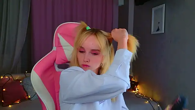 b4by LoL1 online show from 02/27/26, 02:17