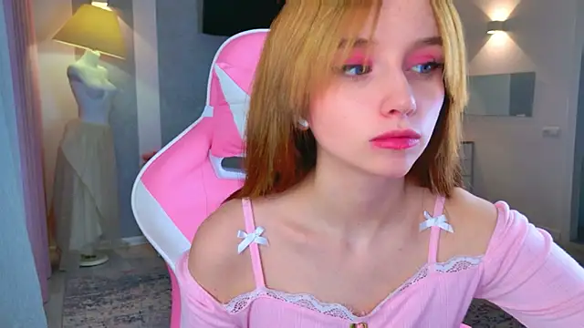 b4by LoL1 online show from 12/05/25, 12:15