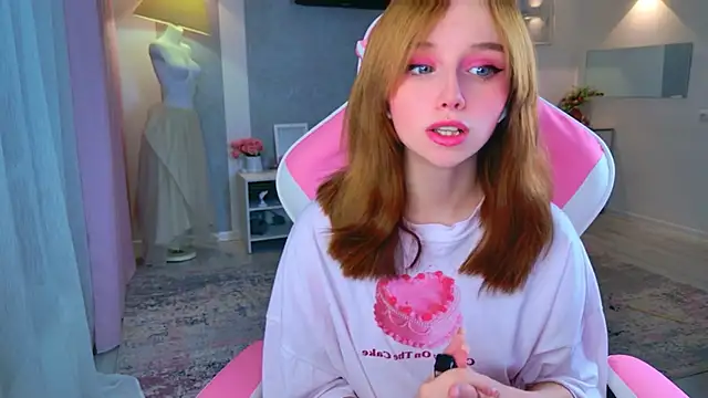 b4by LoL1 online show from 12/03/25, 11:31