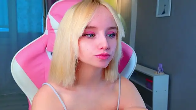 b4by LoL1 online show from 03/23/26, 01:44