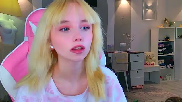 b4by LoL1 online show from 02/04/26, 07:25