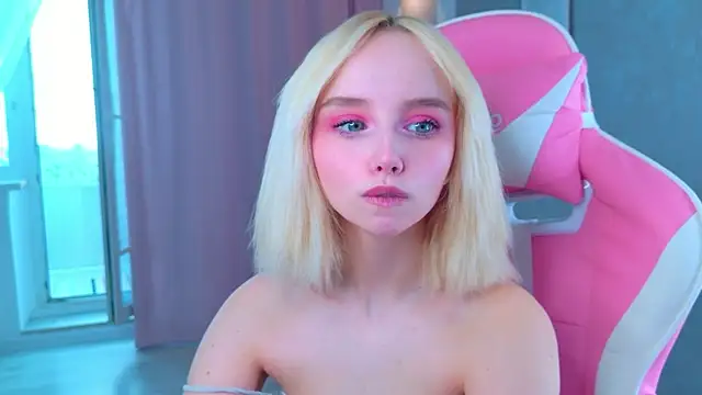 b4by LoL1 online show from 04/03/26, 06:20