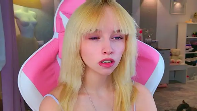 b4by LoL1 online show from 02/09/26, 01:20