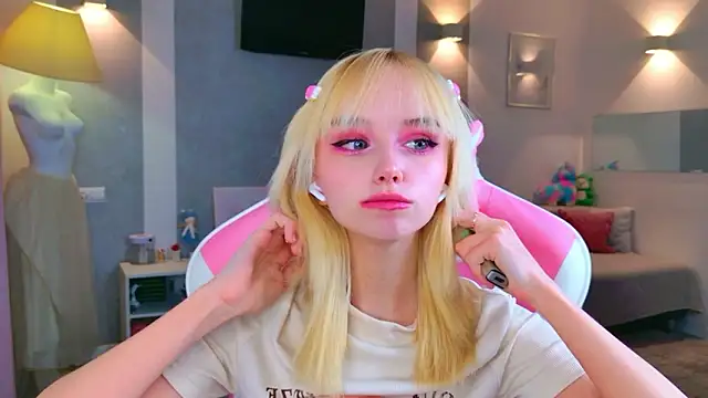 b4by LoL1 online show from 02/22/26, 02:41