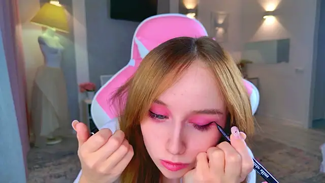 b4by LoL1 online show from 12/02/25, 11:23