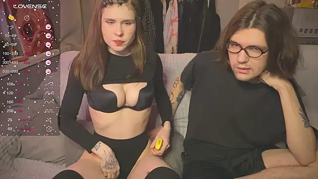 Snapshot of passiondesire_ chatting on 03/11/25, 07:25 passiondesire  online show from 03/11/25, 07:25